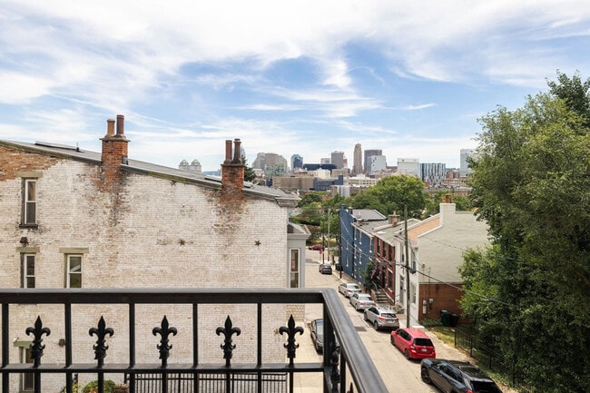 Building Photo - 1354 Broadway-SI ID1056136P