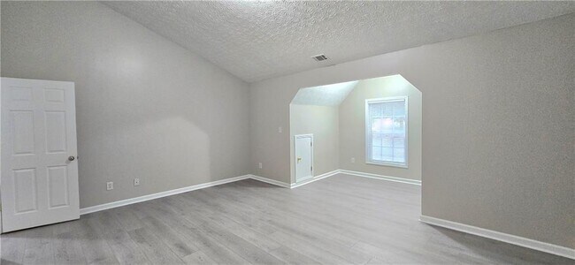 Building Photo - 610 James Ridge Dr