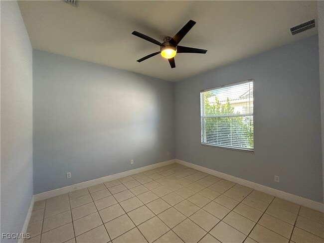 Building Photo - 9947 Colonial Walk N