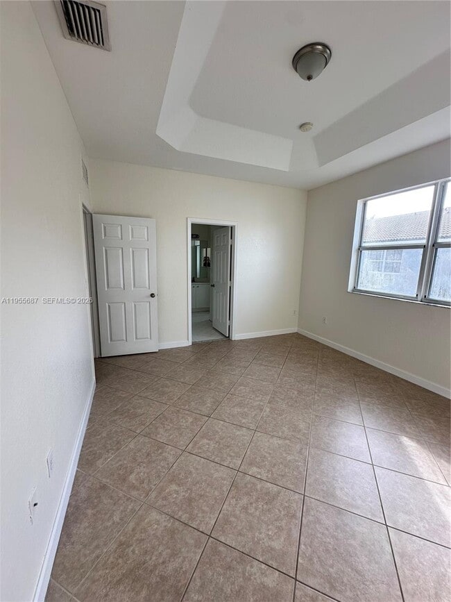 Building Photo - 1018 NE 42nd Ave