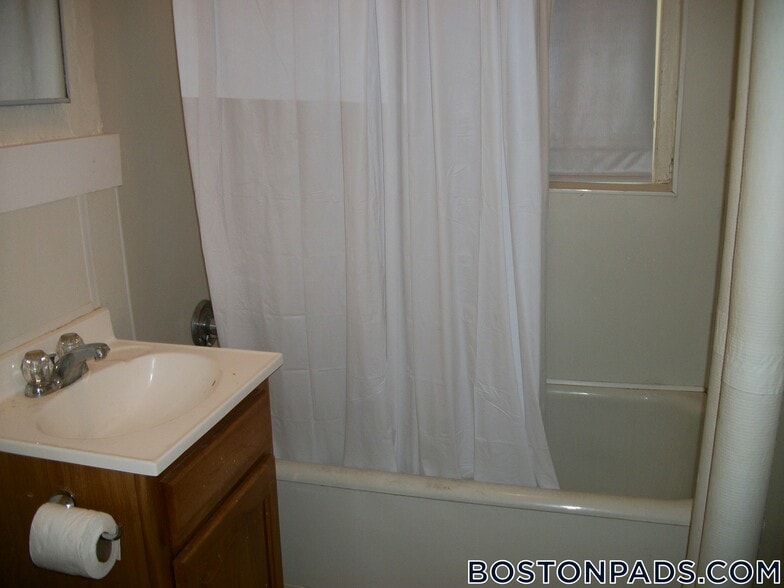 Building Photo - 231 Park Dr