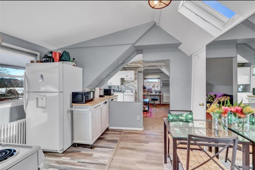 Building Photo - 233 Sears Rd