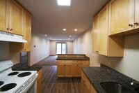 Building Photo - Pinto Suite