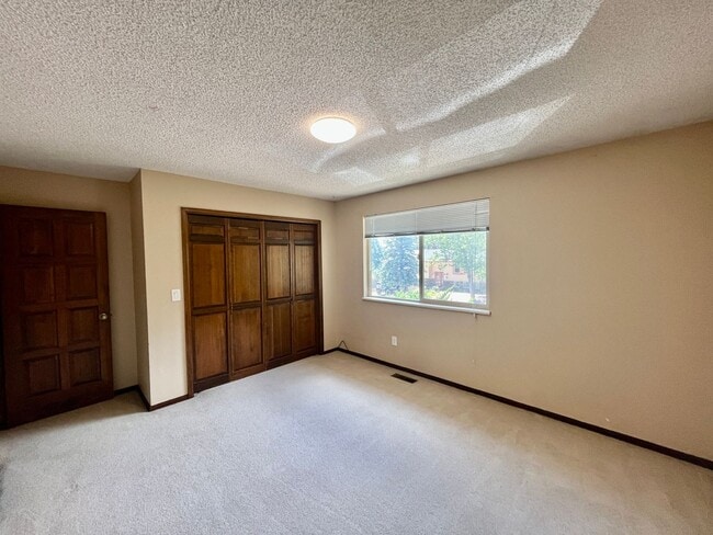 Building Photo - 4 Bedroom Bi Level Home in Rockrimmon
