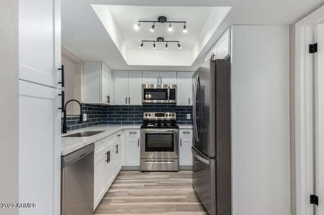 Building Photo - 742 W Duke Dr