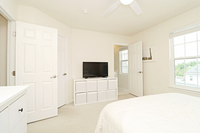 Building Photo - Dog-Friendly Pavilions at Pantops Townhome With Garage