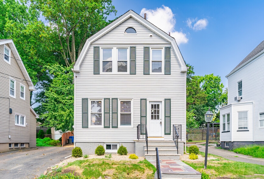 Building Photo - 45 Oakridge Rd