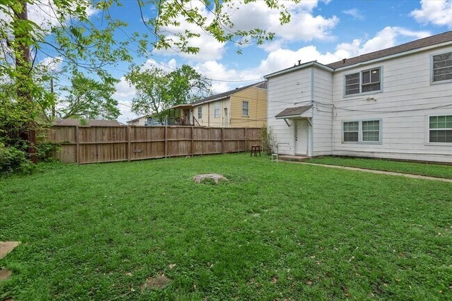 Building Photo - 3444 Blodgett St