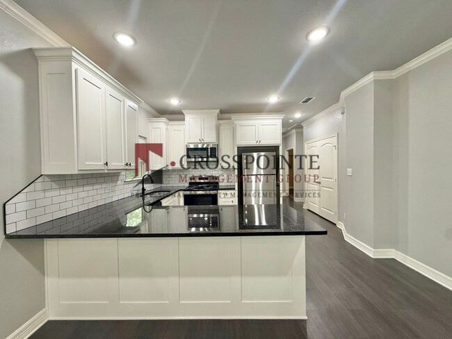 Building Photo - Tour Today! 3 Bedroom, 2 Bathroom Duplex!