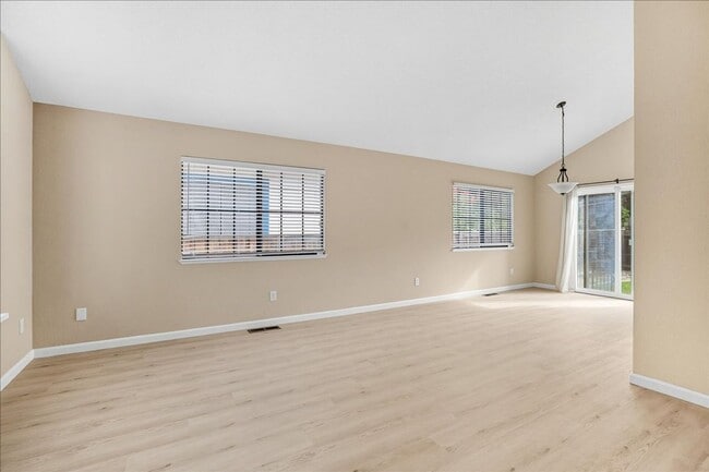 Building Photo - 924 Shellwood Way