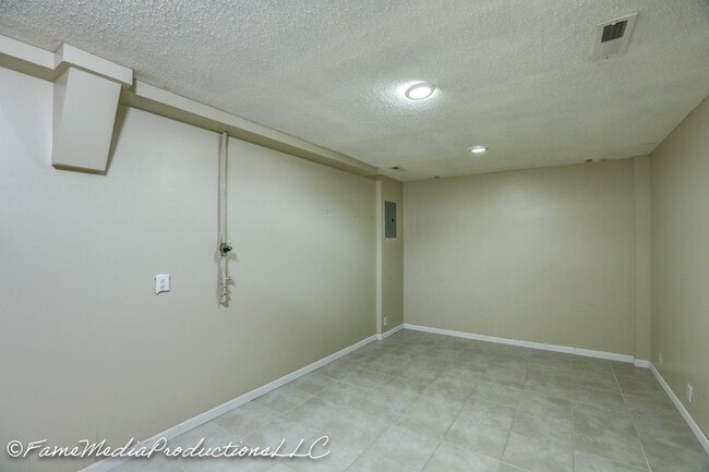 Building Photo - 2 Bdrm / 2 Bath, Condo - North Johnson City