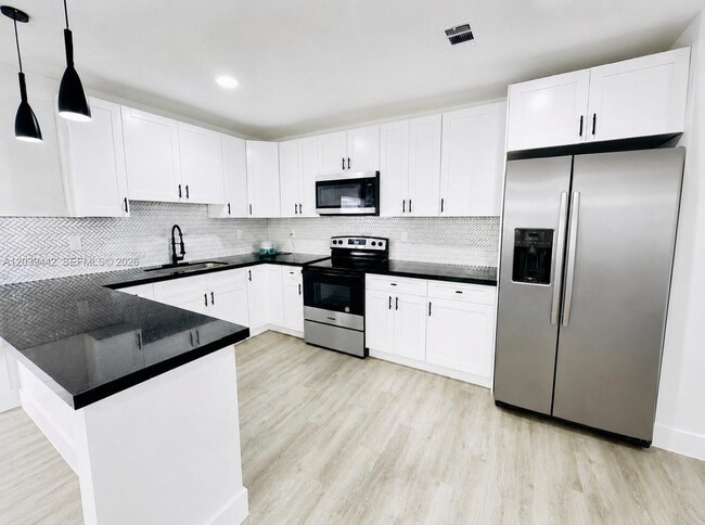 Building Photo - 2500 SW 131st Ct