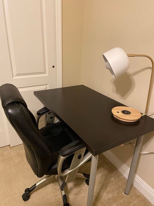 Building Photo - Fully Furnished 3-Bedroom/3-Bath Townhome