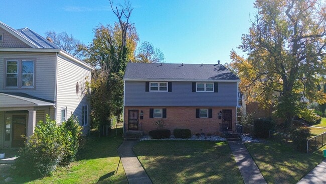 Building Photo - Charming 2-Bedroom Home with Hardwood Floors in North Highland Park