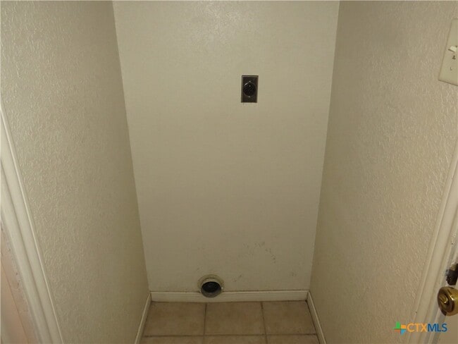 Building Photo - 2609 Lucille Dr