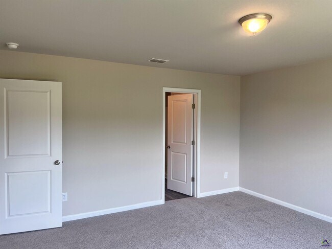 Building Photo - 464 Hawthorn Trail