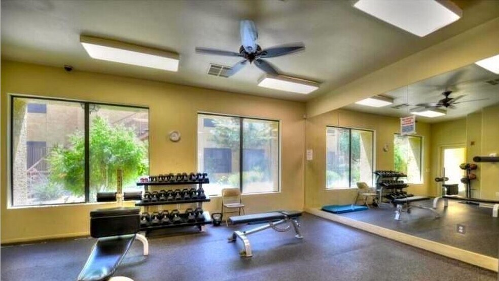 Building Photo - 4925 E Desert Cove Ave