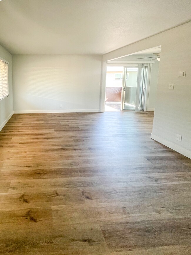 Building Photo - 129 Redwood Ave