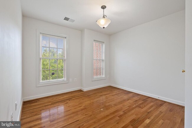 Building Photo - 1515 Regent Manor Ct