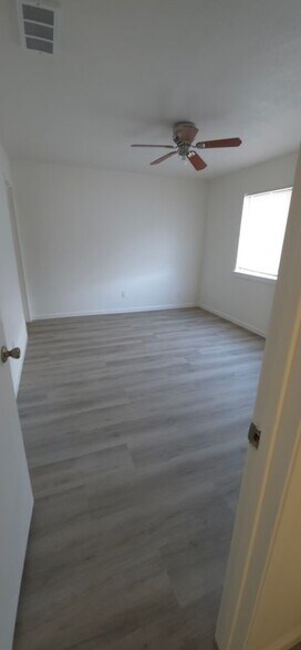 Building Photo - 915 Almond Blossom Dr
