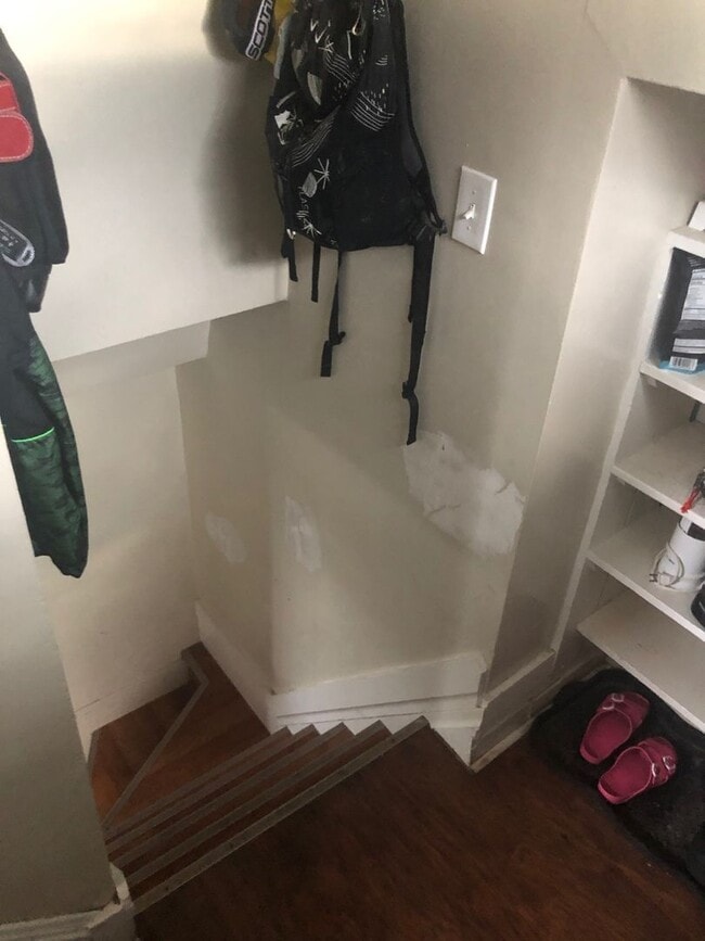 Building Photo - 2 Bedroom with Bonus Room in Basement