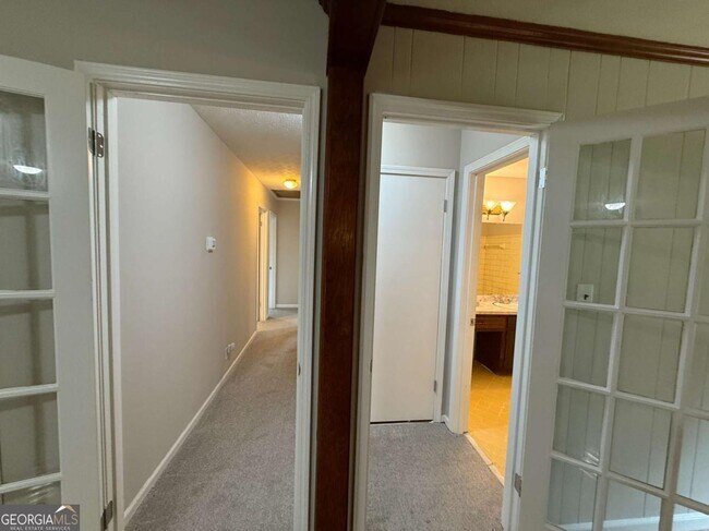 Building Photo - 3155 Oak Dr