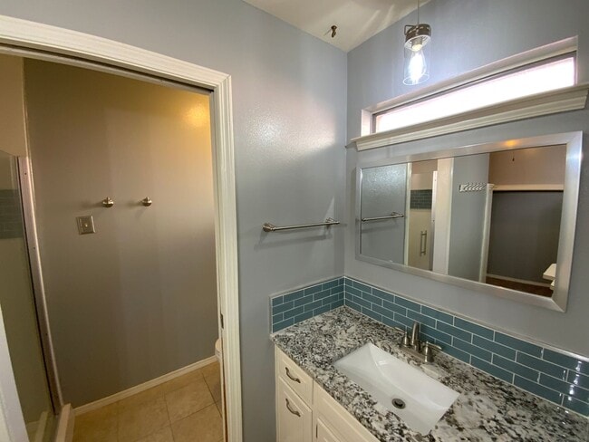 Building Photo - 3 Bedroom Single Story Home Available Near Louisiana Blvd NE & Candelaria Rd NE!