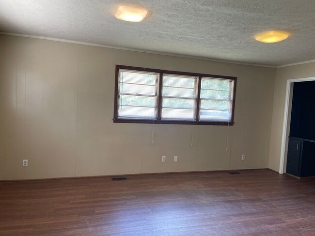 Building Photo - Glenn Ave Home