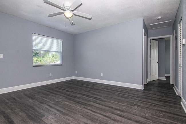 Building Photo - Newly Renovated and Remodeled - 2 Bedroom ...