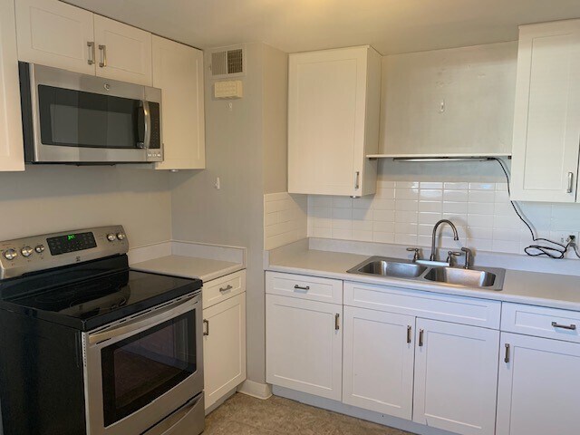 Building Photo - 1119 Clinton St