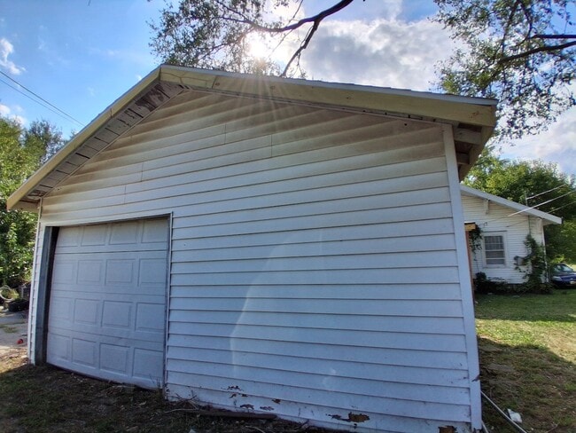 Building Photo - 501  Avenue-B