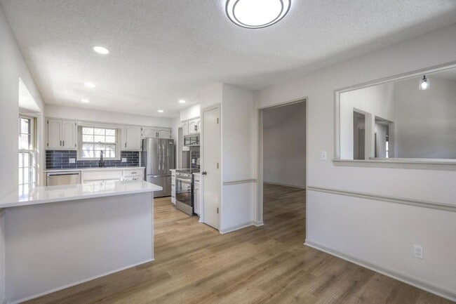 Building Photo - 902 Kingston Ct