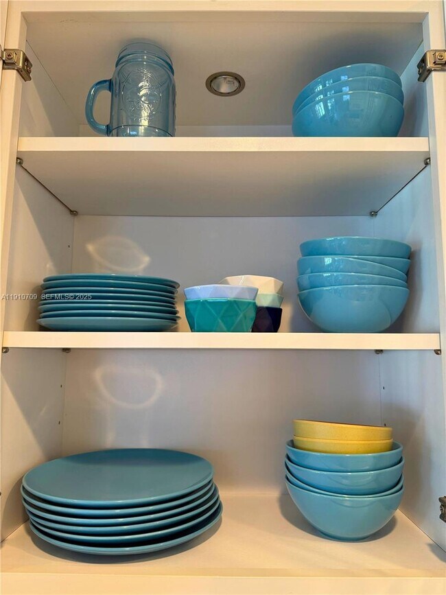 Building Photo - 1705 N Riverside Dr