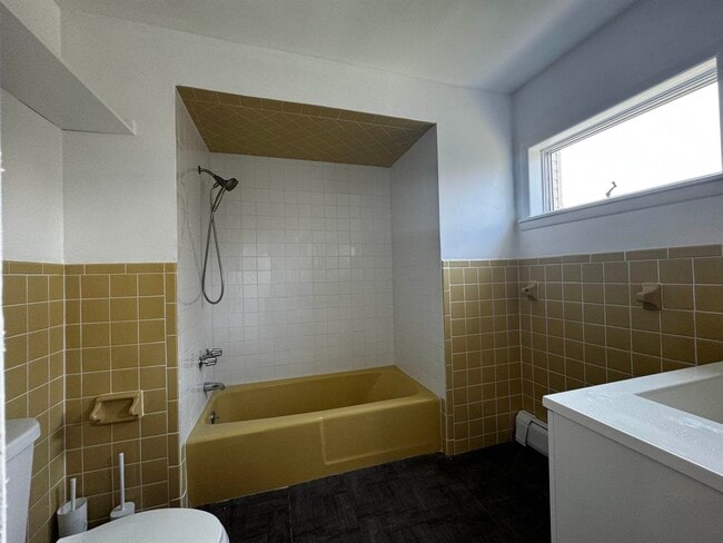 Building Photo - 625 13th St