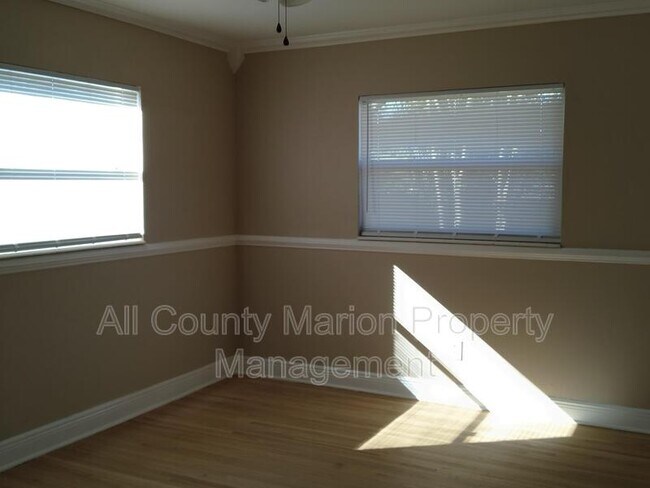 Building Photo - 2100 SW 42nd Ave