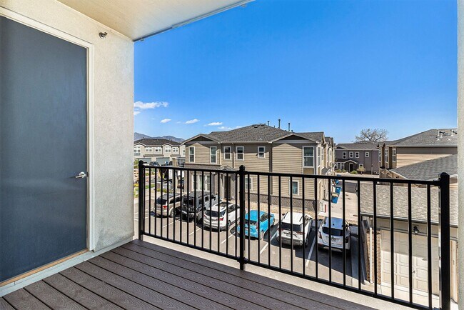 Building Photo - Welcome home to this superbly finished con...