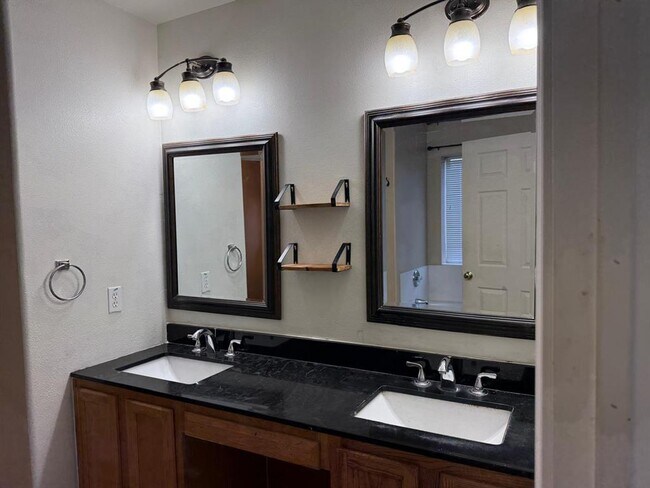 Building Photo - 206 Pheasant Ridge Dr