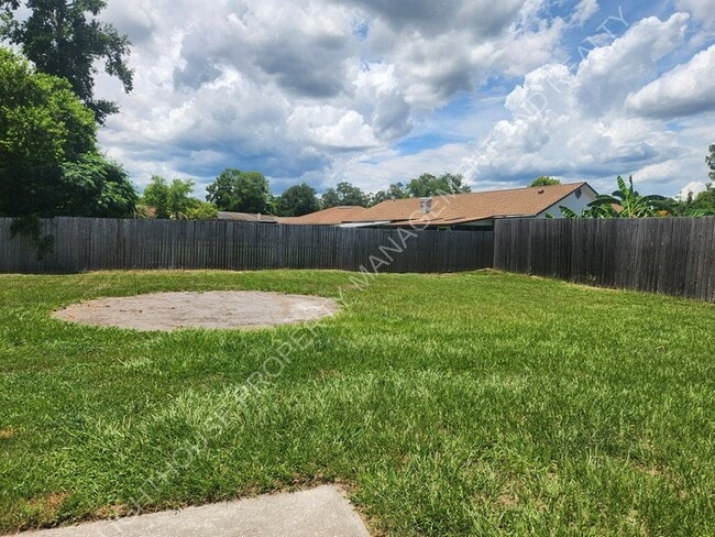 Building Photo - Spacious 4-Bedroom, 2-Bath with Fenced Yar...