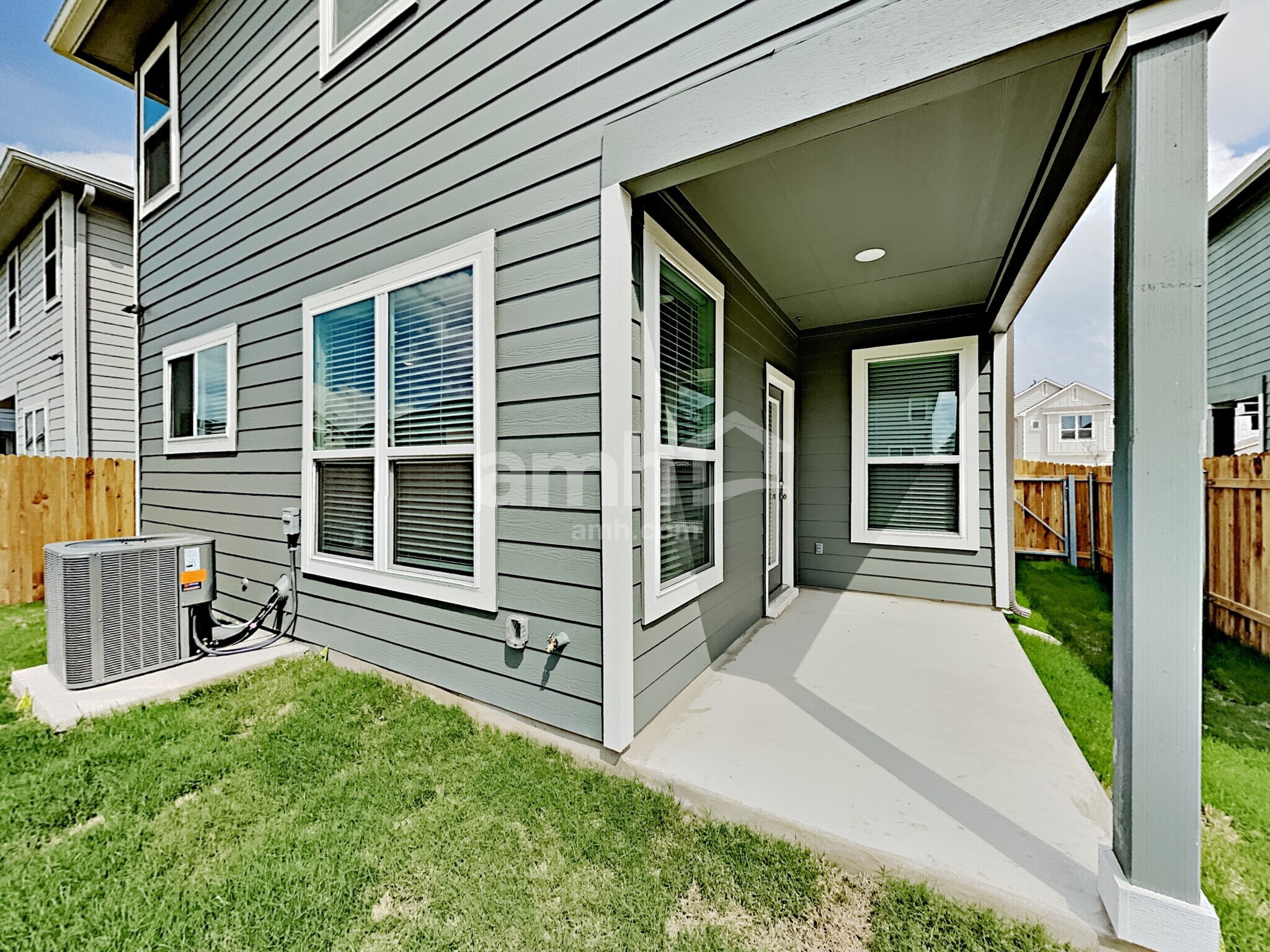 Building Photo - 2725 Lillybrook Ln