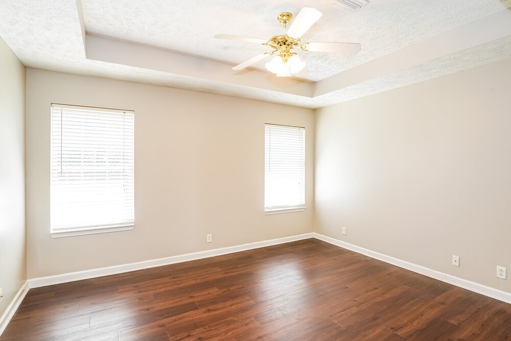 Building Photo - 1318 Eastwoods Dr