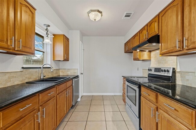 Building Photo - 1605 Morningside Dr