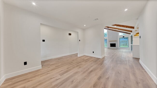 Building Photo - 2407 Bradford Dr