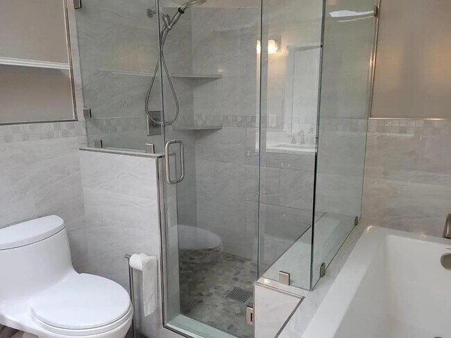 Building Photo - 1172 Park Pacifica Ave