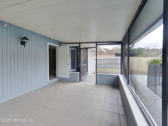 Building Photo - 4963 Beige St