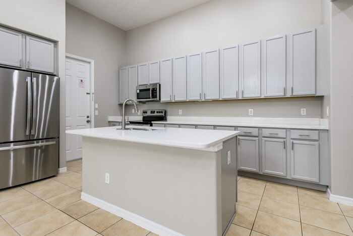 Building Photo - 10324 Kristen Park Dr