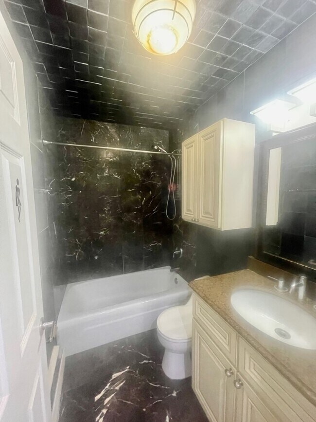 Building Photo - 7306 N Winchester Ave