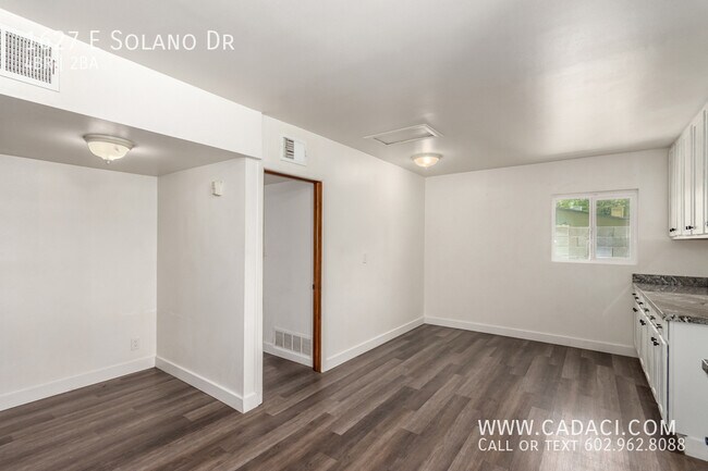 Building Photo - 1627 E Solano Dr