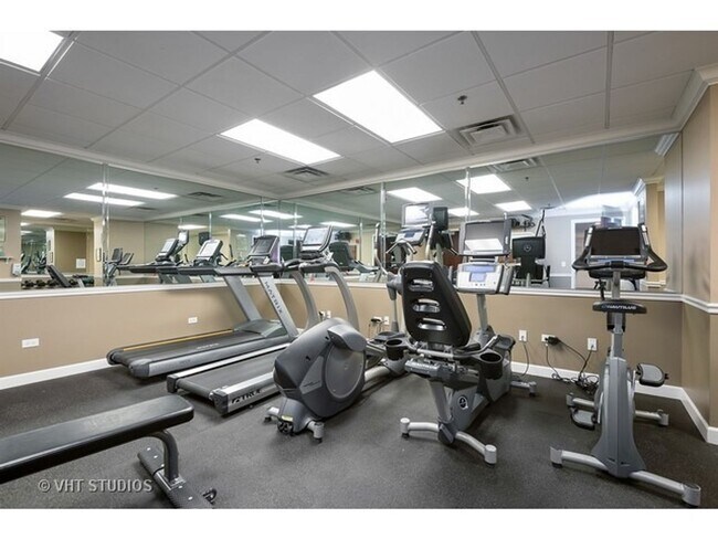 Building Photo - Southloop 2b2b comfortable living!