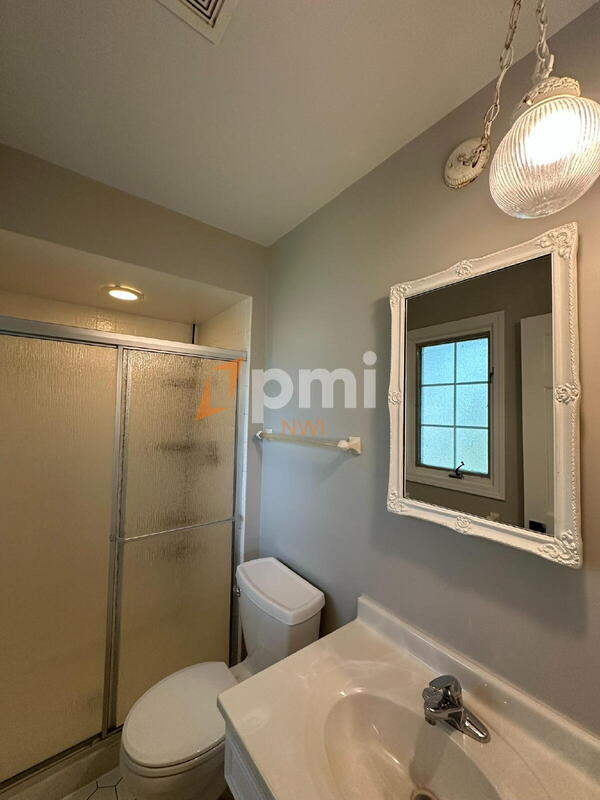 Building Photo - 9604 Walnut Dr