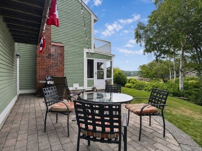 Building Photo - 9 Riverview Dr